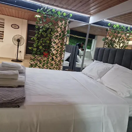 Square Apartment