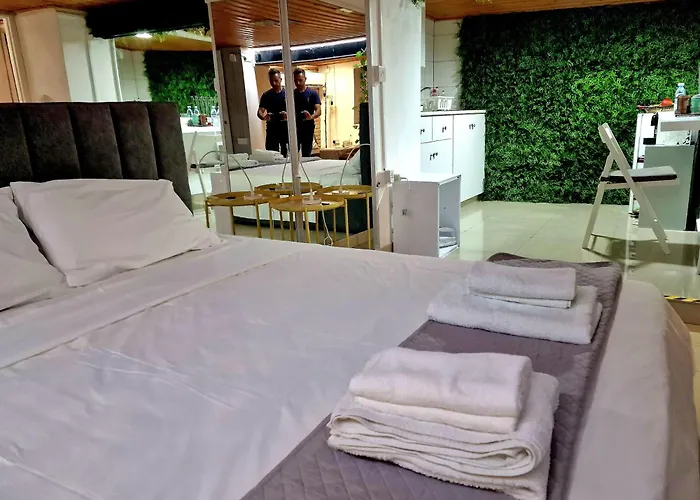 アパート Square ニコシア